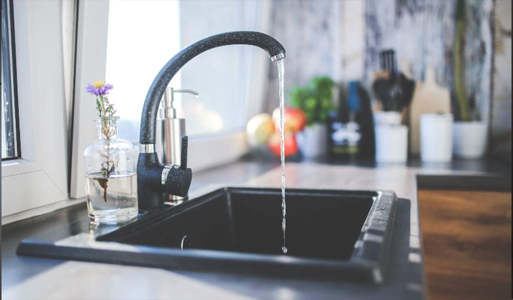Sink running water